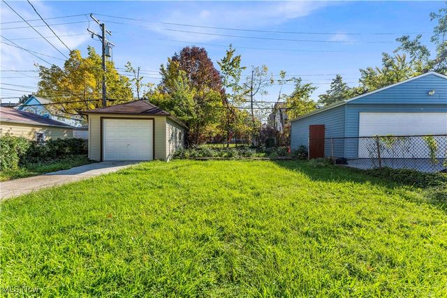 945 Nela View Road, Cleveland Heights, OH 44112