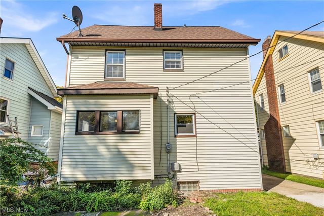 945 Nela View Road, Cleveland Heights, OH 44112