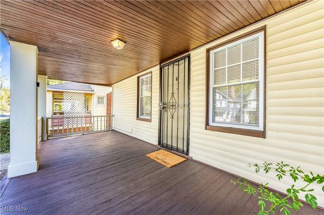 945 Nela View Road, Cleveland Heights, OH 44112