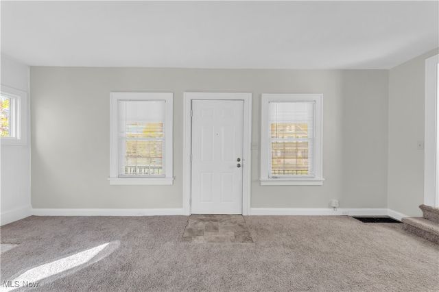 945 Nela View Road, Cleveland Heights, OH 44112