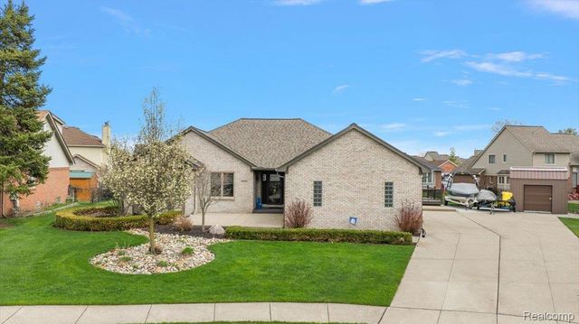35526 Brooke Circle, New Baltimore, MI 48047