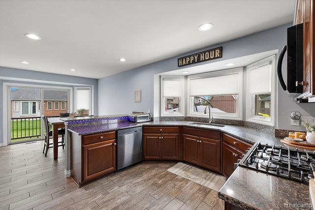 35526 Brooke Circle, New Baltimore, MI 48047
