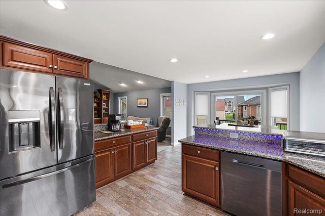35526 Brooke Circle, New Baltimore, MI 48047