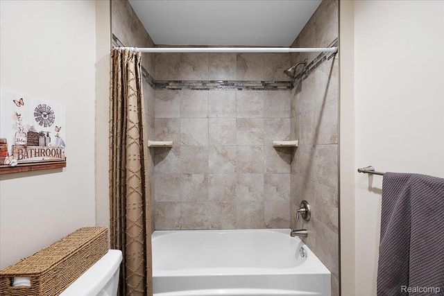 35526 Brooke Circle, New Baltimore, MI 48047