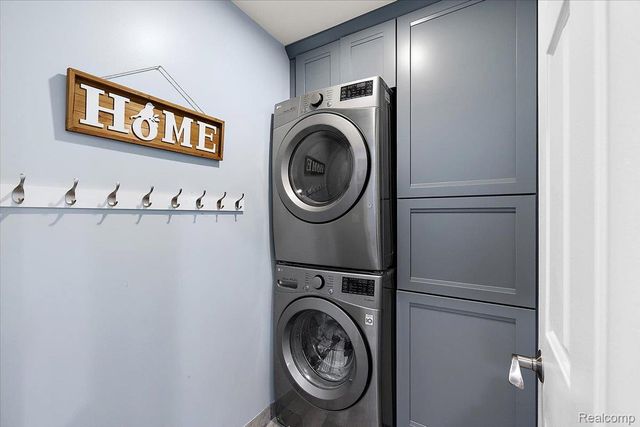 35526 Brooke Circle, New Baltimore, MI 48047