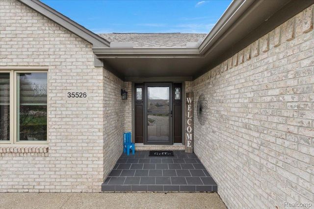 35526 Brooke Circle, New Baltimore, MI 48047