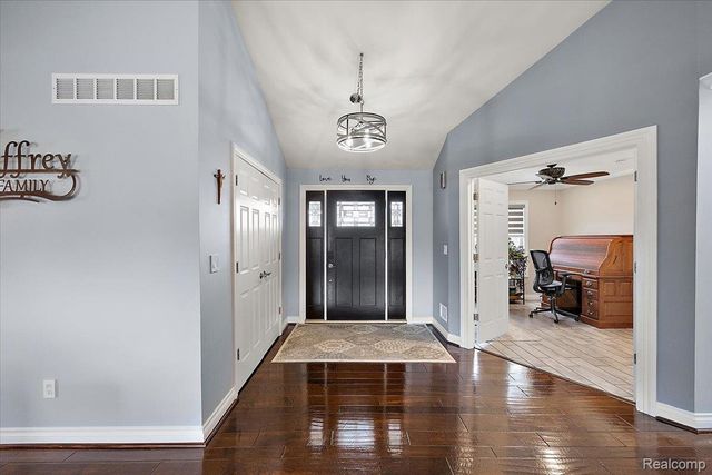 35526 Brooke Circle, New Baltimore, MI 48047