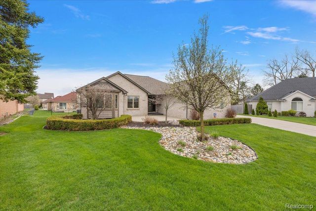 35526 Brooke Circle, New Baltimore, MI 48047