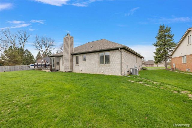 35526 Brooke Circle, New Baltimore, MI 48047