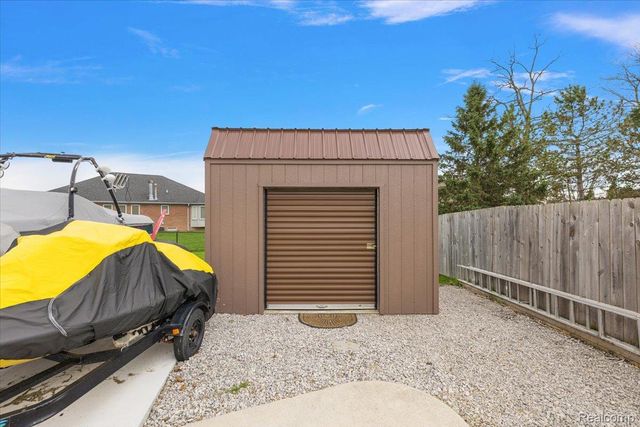 35526 Brooke Circle, New Baltimore, MI 48047