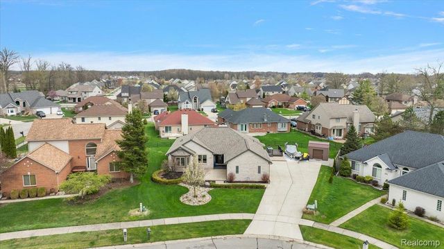 35526 Brooke Circle, New Baltimore, MI 48047