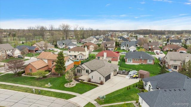 35526 Brooke Circle, New Baltimore, MI 48047