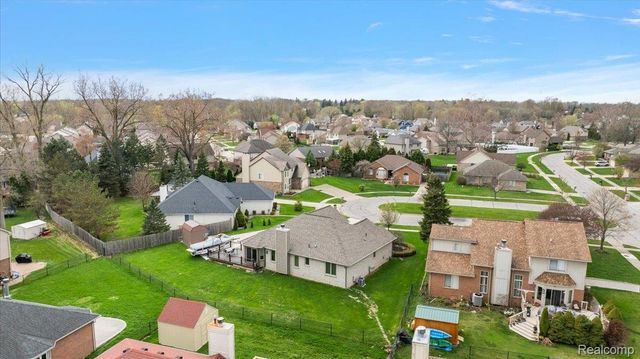 35526 Brooke Circle, New Baltimore, MI 48047