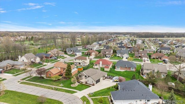 35526 Brooke Circle, New Baltimore, MI 48047