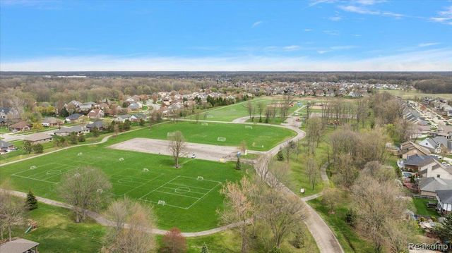 35526 Brooke Circle, New Baltimore, MI 48047