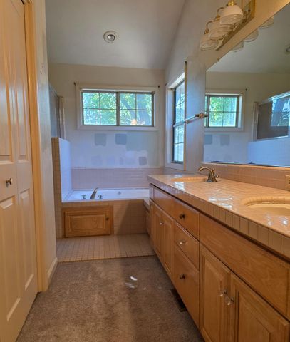 2553 Cottonwood Dr, Lodi, CA 95242
