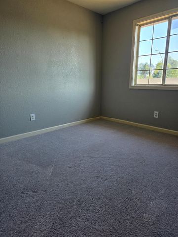 2553 Cottonwood Dr, Lodi, CA 95242