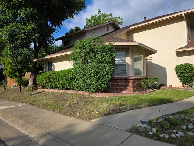 2553 Cottonwood Dr, Lodi, CA 95242