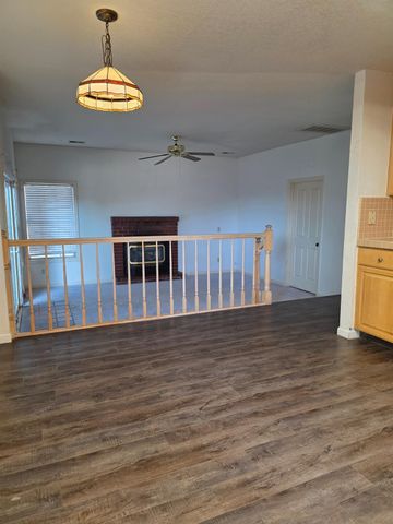 2553 Cottonwood Dr, Lodi, CA 95242