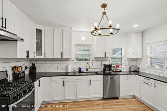 405 Everett Drive, Lansing, MI 48915