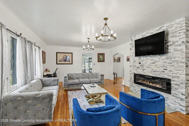 405 Everett Drive, Lansing, MI 48915