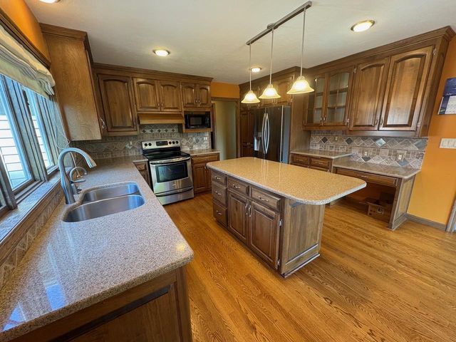 820 WINDOVER COURT, Green Bay, WI 54313