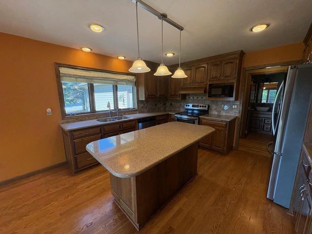 820 WINDOVER COURT, Green Bay, WI 54313