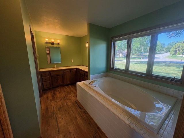 820 WINDOVER COURT, Green Bay, WI 54313