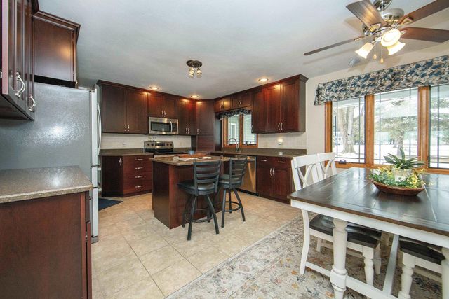 203 Southridge Drive, Waverly, IA 50677