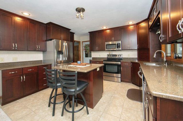 203 Southridge Drive, Waverly, IA 50677