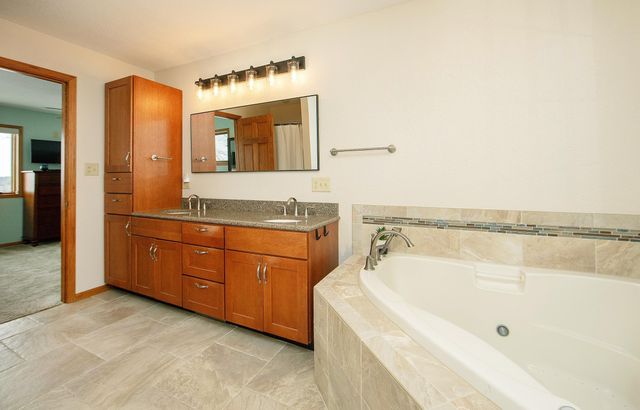 203 Southridge Drive, Waverly, IA 50677