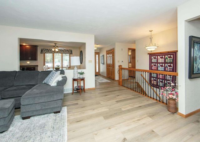 203 Southridge Drive, Waverly, IA 50677