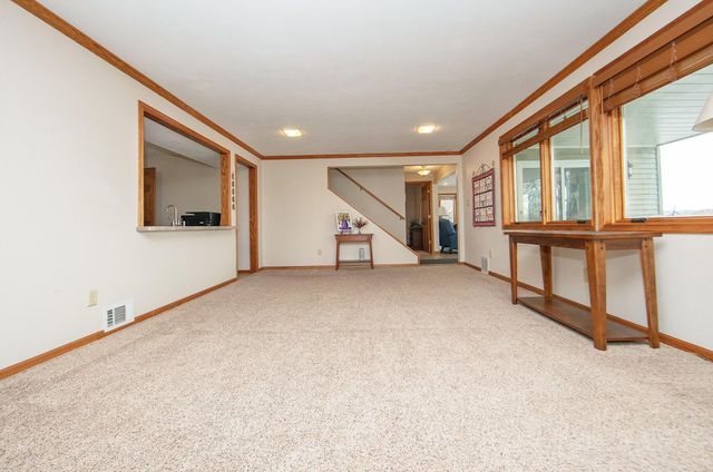 203 Southridge Drive, Waverly, IA 50677