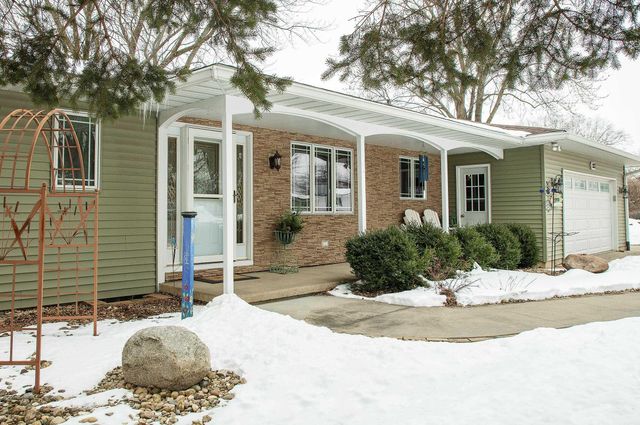 203 Southridge Drive, Waverly, IA 50677