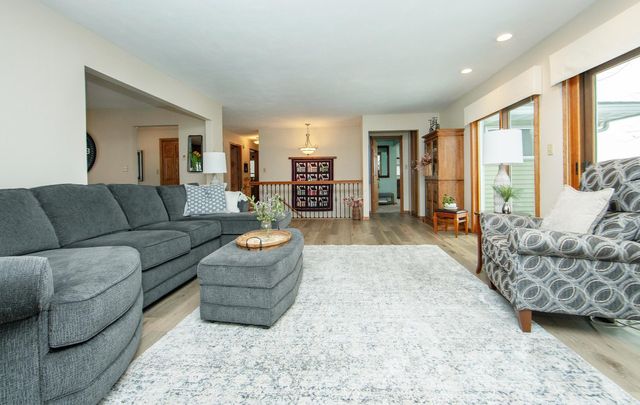 203 Southridge Drive, Waverly, IA 50677