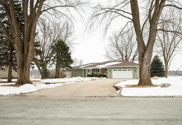 203 Southridge Drive, Waverly, IA 50677