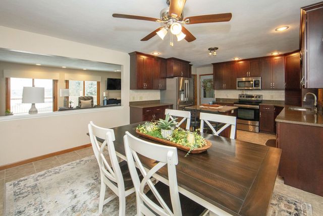 203 Southridge Drive, Waverly, IA 50677