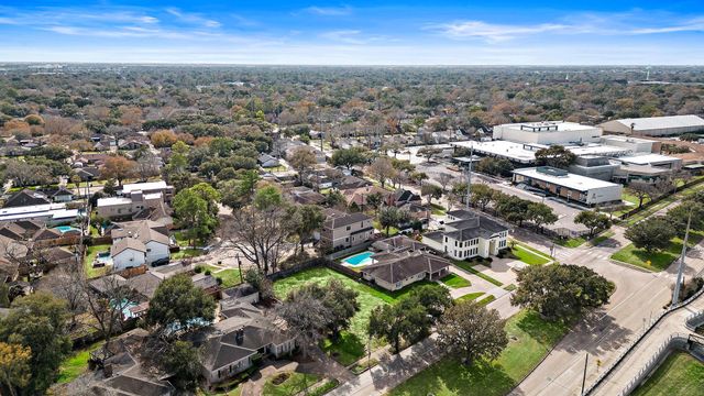 5531 S Braeswood Boulevard, Houston, TX 77096