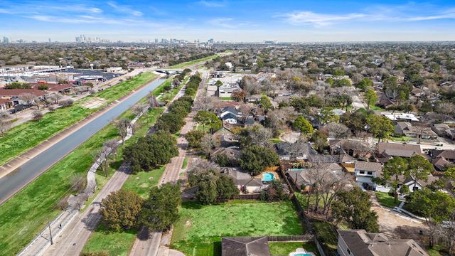 5531 S Braeswood Boulevard, Houston, TX 77096