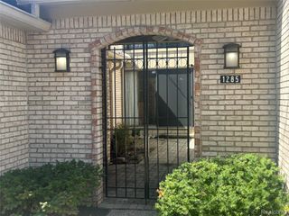 1285 GREENGLEN Court, Bloomfield Charter Township, MI 48304