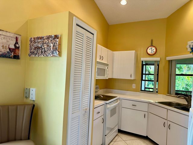 5951 Parkwalk Drive, Boynton Beach, FL 33472