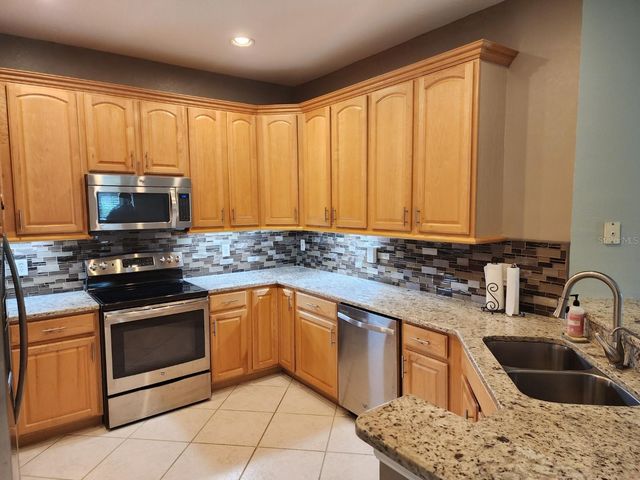 10115 MOWRY LANE, Tampa, FL 33625