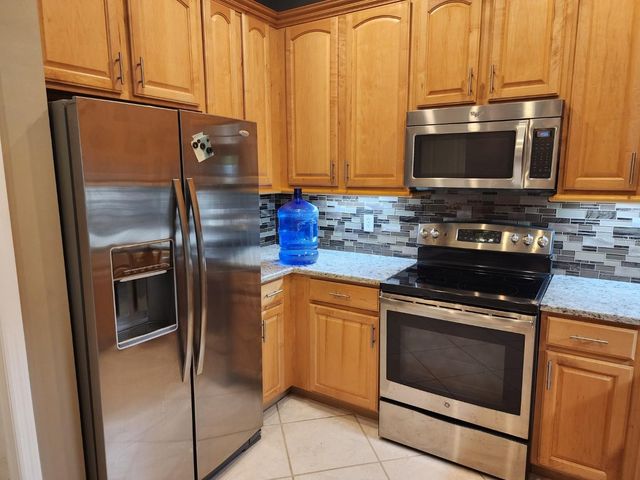 10115 MOWRY LANE, Tampa, FL 33625