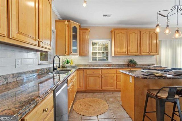 55 Rocky Circle NE, White, GA 30184