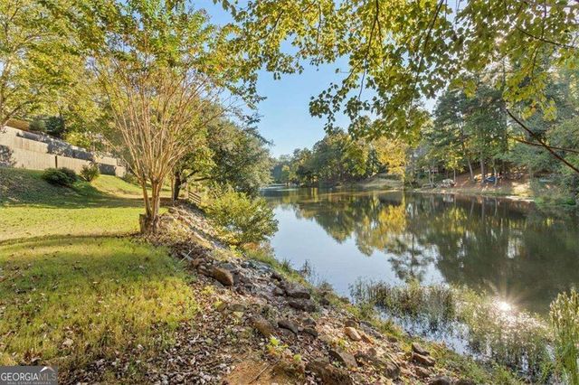 55 Rocky Circle NE, White, GA 30184