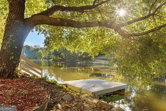 55 Rocky Circle NE, White, GA 30184