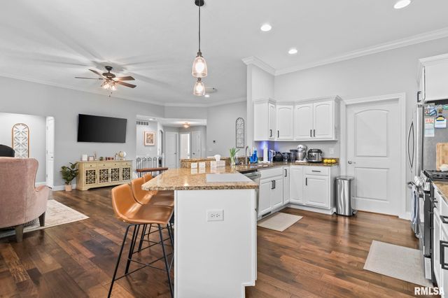 2705 JOHNATHAN Place, Springfield, IL 62711