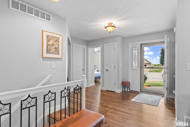 2705 JOHNATHAN Place, Springfield, IL 62711