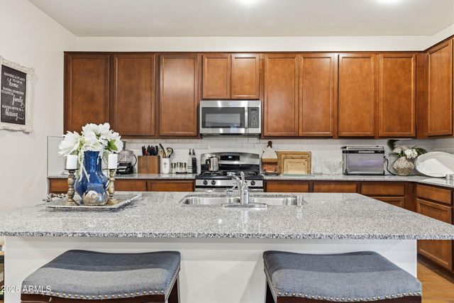 202 W SEVEN SEAS Drive, Casa Grande, AZ 85122