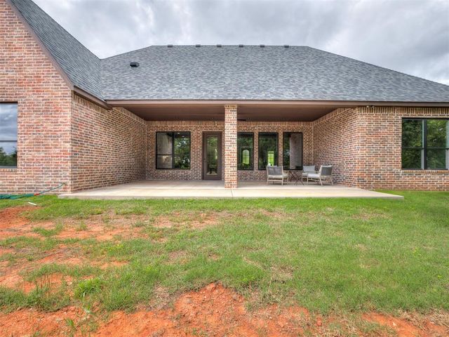3394 Red Ridge Drive, Blanchard, OK 73010